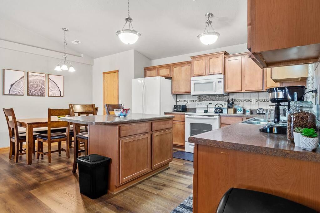 Villa Convenient Townhouse - Near Airport à Rapid City Extérieur photo